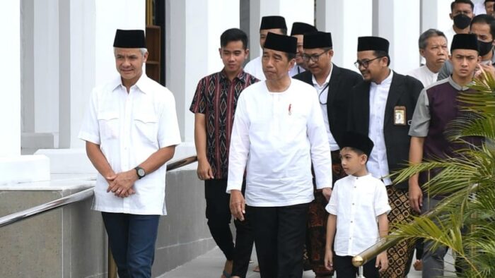 Presiden Jokowi Bersama Gubernur Ganjar Pranowo Sholat Jumat di Masjid Sheikh Zayed