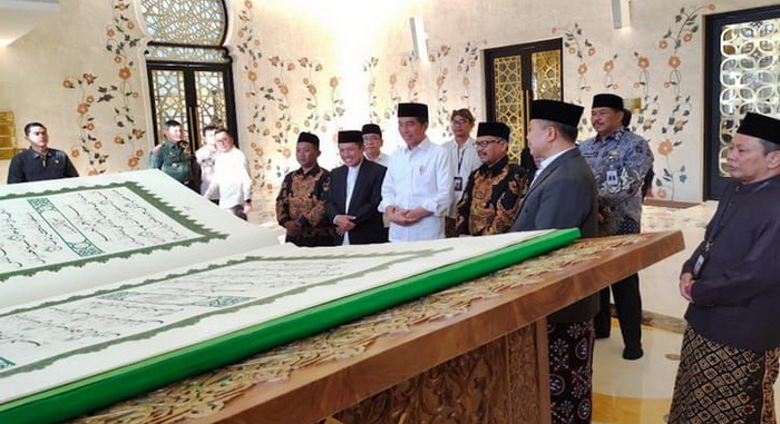 Masjid Sheikh Zayed Solo Tambah Koleksi Al Quran Terbesar Dari Presiden Jokowi