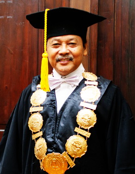 Rektor Uniba Prof. Dr.Amir Junaidi, SH.MH Mengunakan  Manajemen Qalbu