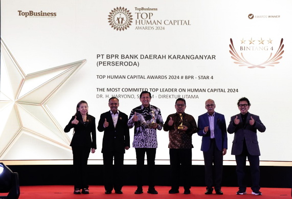 Sukses Mengelola SDM, Bank Daerah Karanganyar Raih Penghargaan TOP Human Capital Awards 2024.