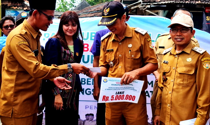 Paguyuban Kepala Desa Bahurekso Kendal Berikan Bantuan untuk Korban Banjir