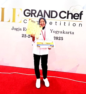 Bangga! Juara Bronze Medal Mahasiswi D3 Perhotelan Indonusa Surakarta dI Kompetisi Chef Internasional Food & Horexa  Expo 2025