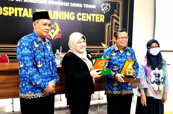 Sinergi Pendidikan dan Industri: Prodi TLM INDONUSA Kunjungi RS, Pabrik, dan Laboratorium Ke Jawa Timur