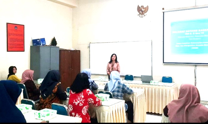 Penyuluh KB Belajar Teknik Komunikasi Persuasif Bersama Unisri