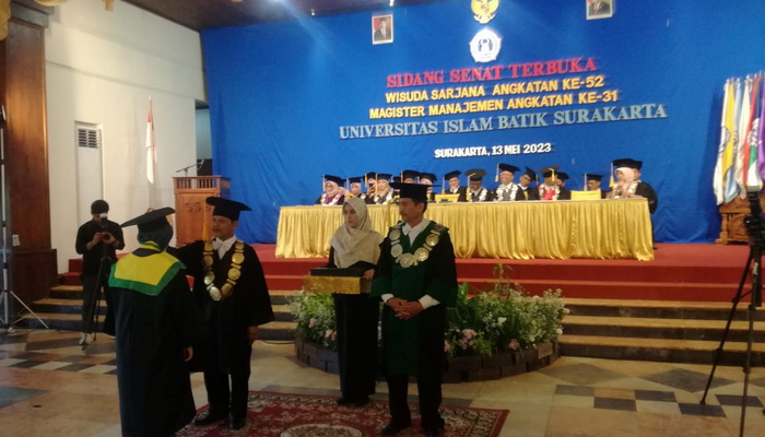 UNIBA Surakarta Gelar Wisuda Sarjana dan Magister Serta Beri Penghargaan Mahasiswa Berprestasi