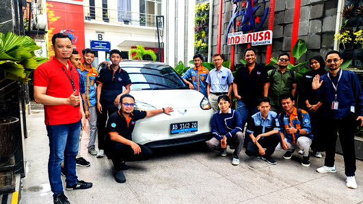 Mahasiswa POLINUS Antusias Rasakan Pengalaman Test Drive Mobil Listrik Bersama PT. Wuling